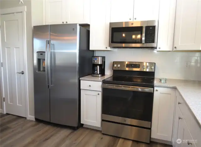 ALL APPLIANCES ARE STAINLESS STEEL!