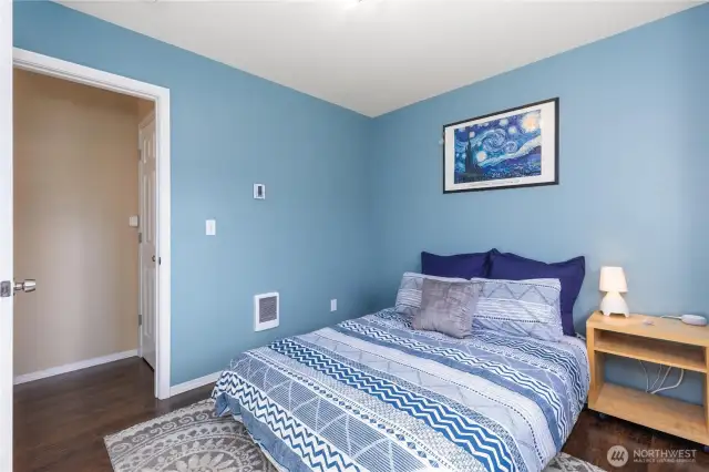 Good sized 2nd bedroom.