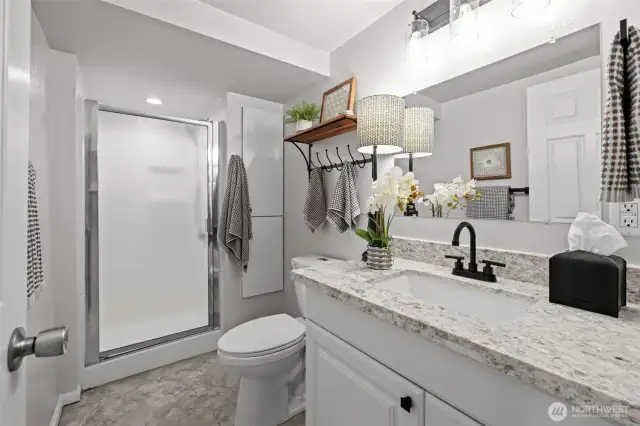 Lower level 3/4 bath.