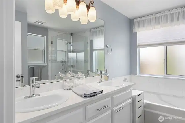 Primary ensuite with warm and relaxing vibes
