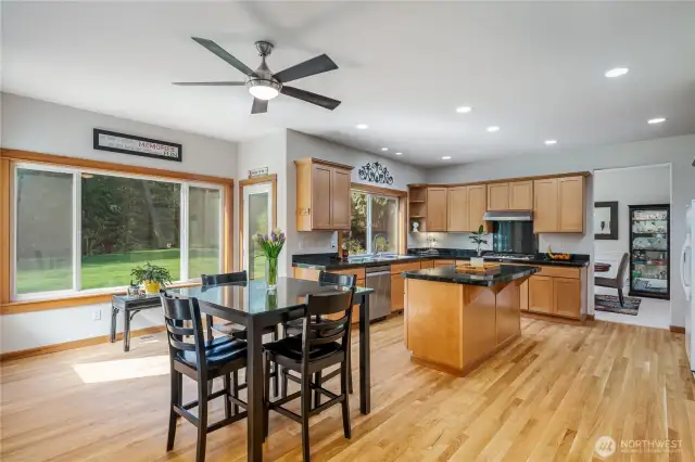 Kitchen eating nook