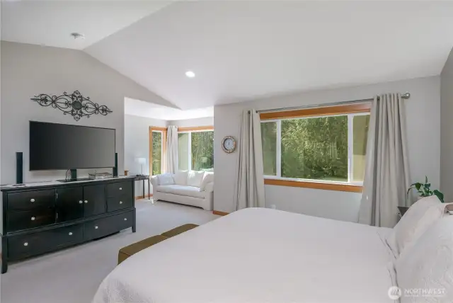 Primary bedroom w/vaulted ceiling