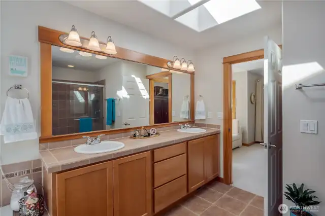 Primary bathroom w/double vanity