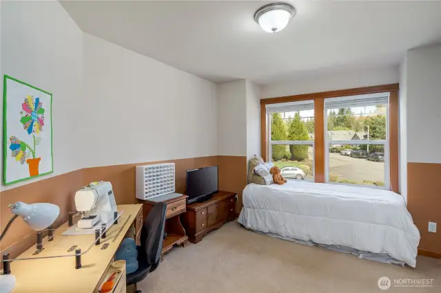 2nd bedroom