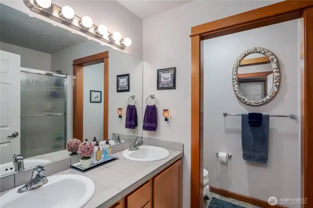 Upstairs main bathroom