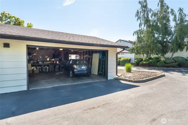 detached 2 car garage