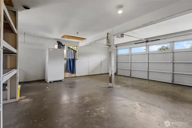 Nice big garage with new garage door!