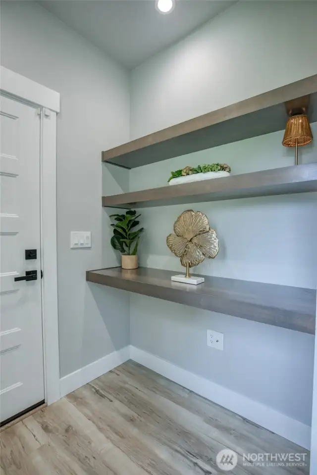 Mud room/desk area