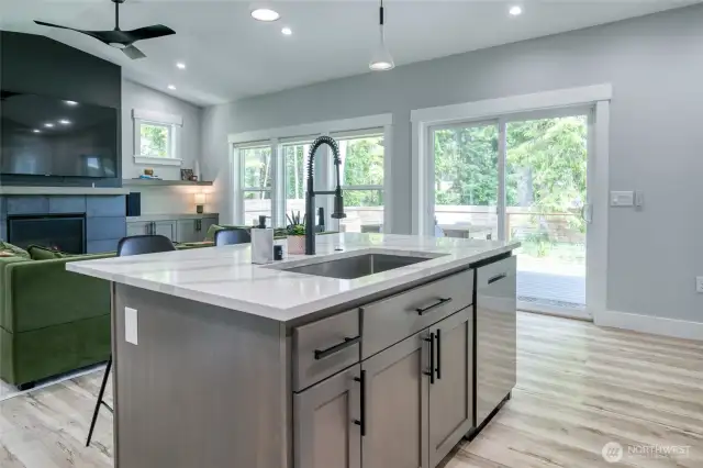 Cabinets have soft close doors and drawers