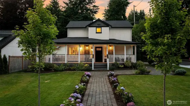 Cozy farmhouse in prime Kirkland location