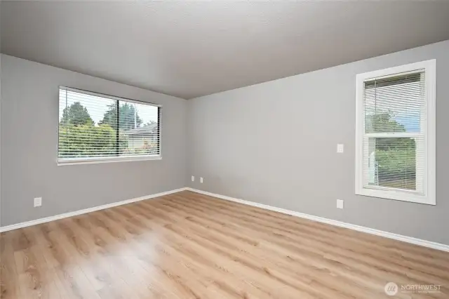 Windows on 2 side of main bedroom