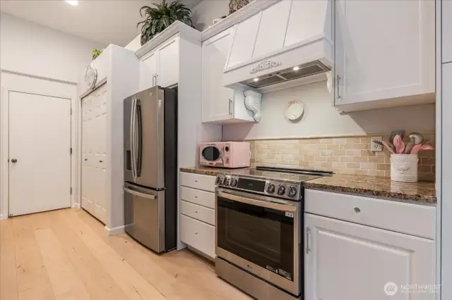 Kitchen-Decorative range hood