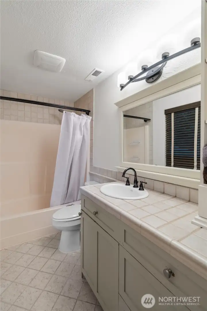 PRIMARY BEDROOM BATHROOM | For your convenience, this full bath is located just off the primary bedroom.