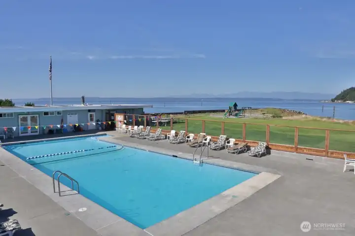 The Sandy Hook Yacht Club Estates’ community amenities include a seasonal seaside pool,