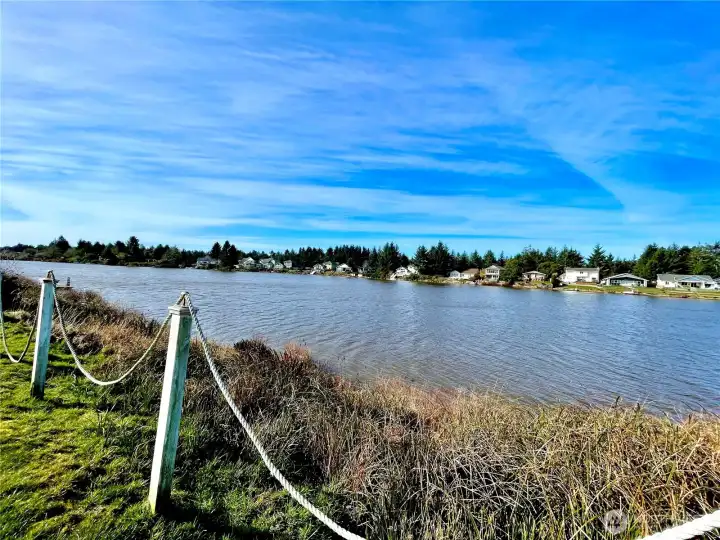 Lake front yard with direct access to Duck Lake