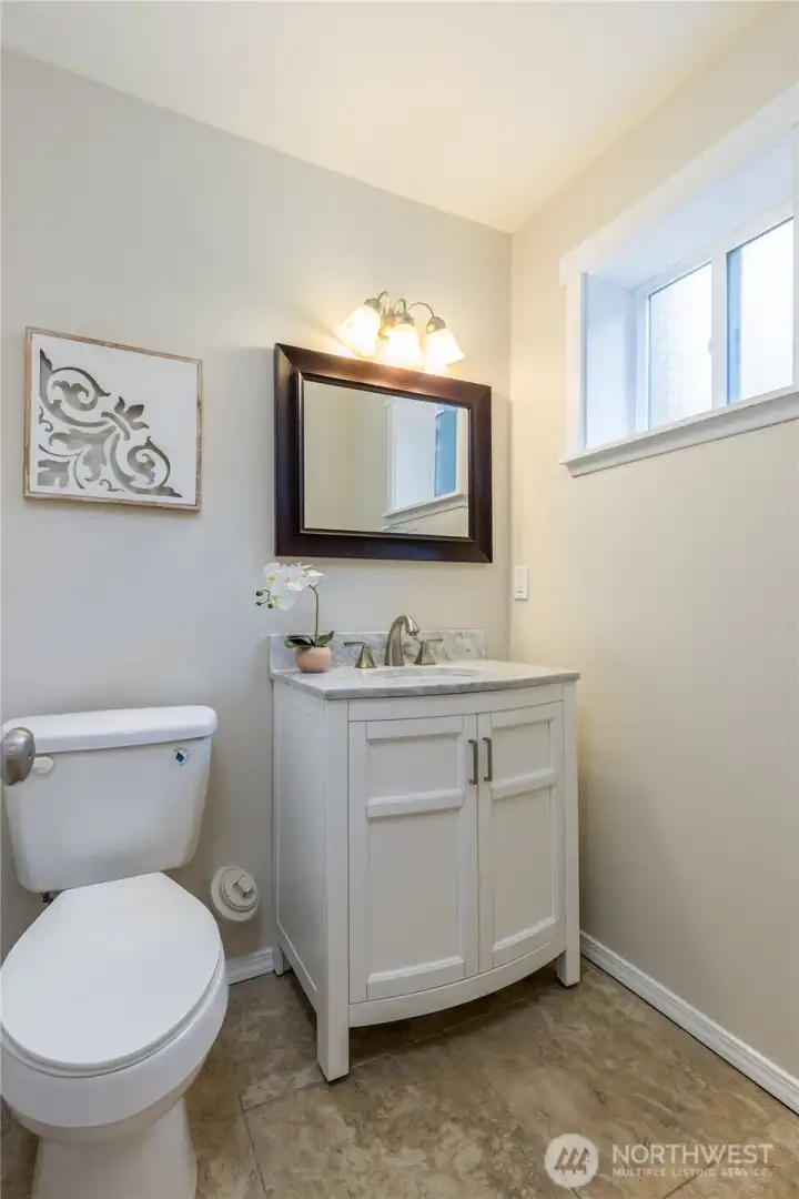 Half bath off the utility/flex room