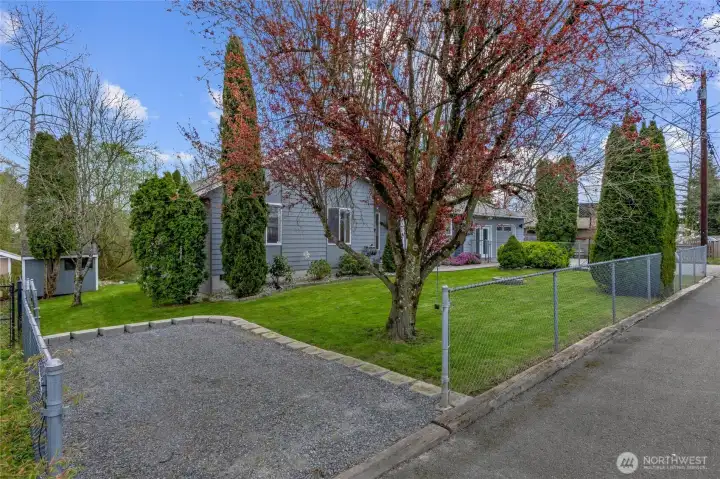 Additional parking spot to left of front lawn