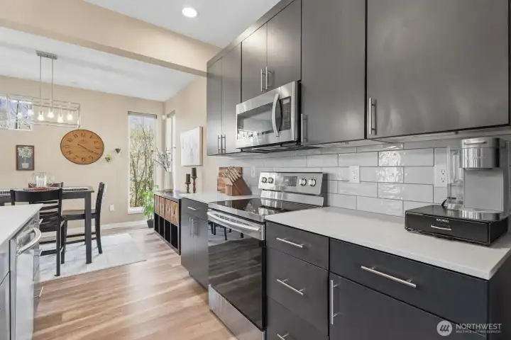 When you don't feel like cooking, you can pick up takeout or order delivery from dozens of awesome nearby spots.