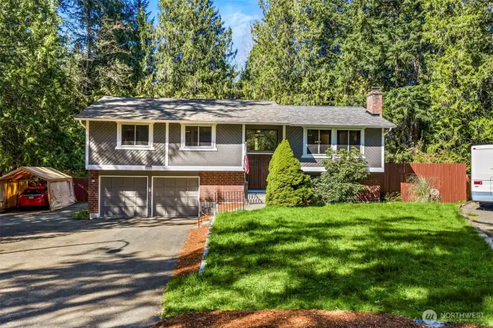 Large lot with plenty of parking