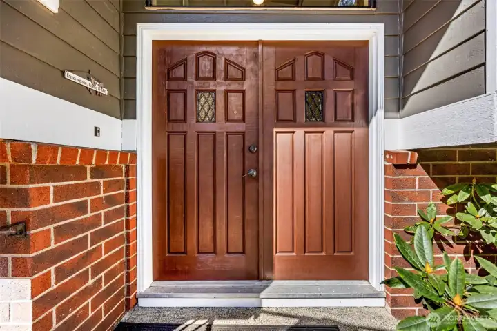 Impressive double door entry