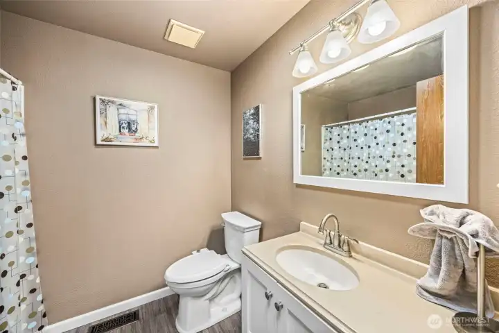 Full main floor bathroom