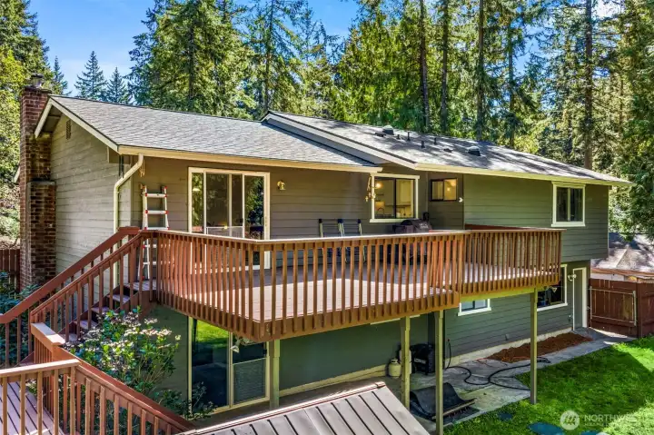 Large deck perfect for entertaining.