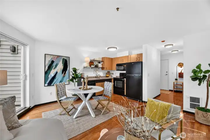 Beautiful laminate floors, new light fixtures make this well laid out studio inviting while being centrally located in Seattle. Beautiful laminate floors, new light fixtures make this well laid out studio inviting while being centrally located in Seattle.