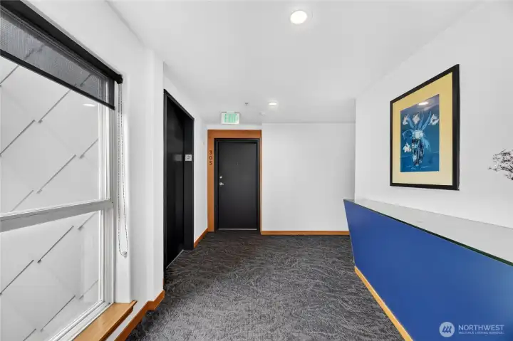 Common areas have windows that open to allow an abundance of sunlight and fresh breezes. 2026 updates in common area include new carpet, paint, trim, lights. PLUS NEW ROOF and updated Roof Top deck. Common areas have windows that open to allow an abundance of sunlight and fresh breezes. 2026 updates in common area include new carpet, paint, trim, lights. PLUS NEW ROOF and updated Roof Top deck.