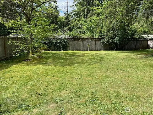 Sprawling Back Yard, Fully fenced