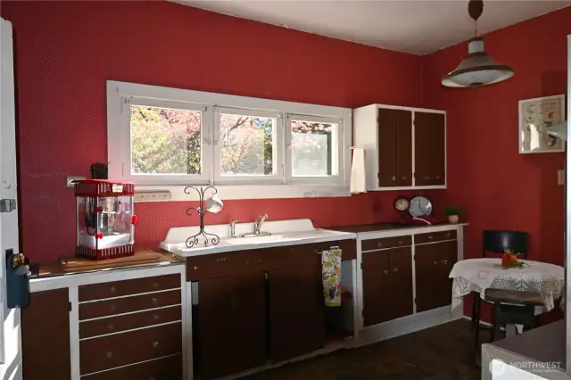 Fabulous windows bring in great light!