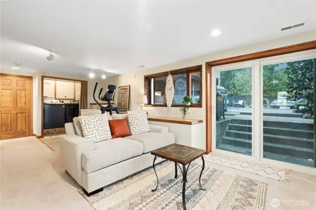 Downstairs living area/bonus room