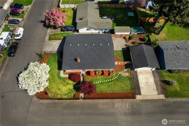 Home on left - detached shop with power and separate driveway on right.