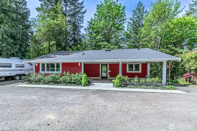 Front view of this amazing home