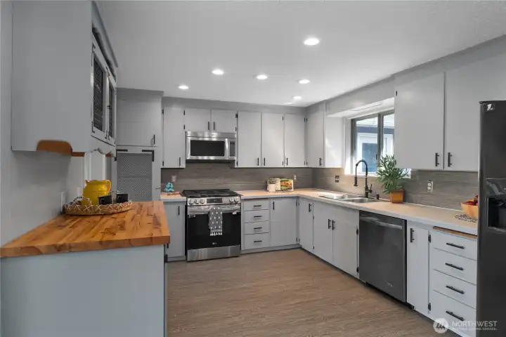 Kitchen with coffee bar area