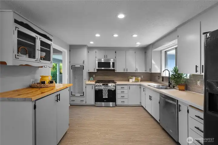 Kitchen with coffee bar area