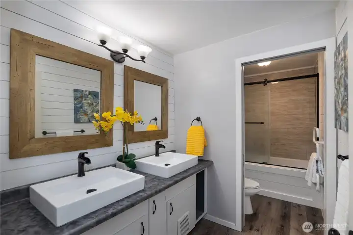 Main bathroom with built-in towel warmer