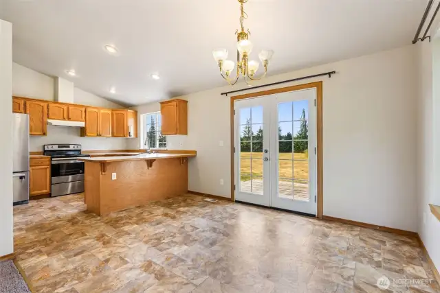 Kitchen & Dining