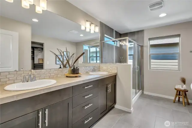Ensuite bath features a large tiled corner shower.