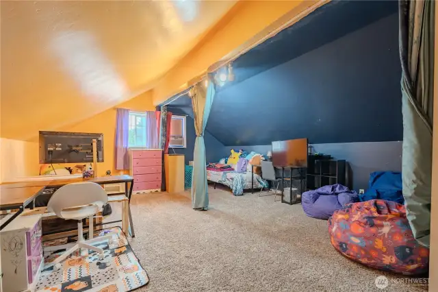 Bedroom 4 Upper/ large space could be bonus room