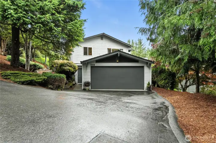 Charming MCM Home in the Heart of Lake Forest Park