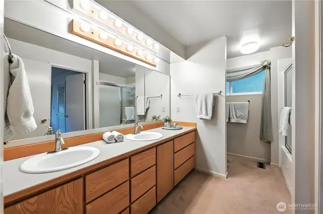 Spacious en-suite bath with dual sinks, perfect for shared mornings
