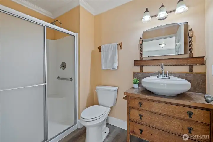 3rd bedroom on main with 3/4 bath