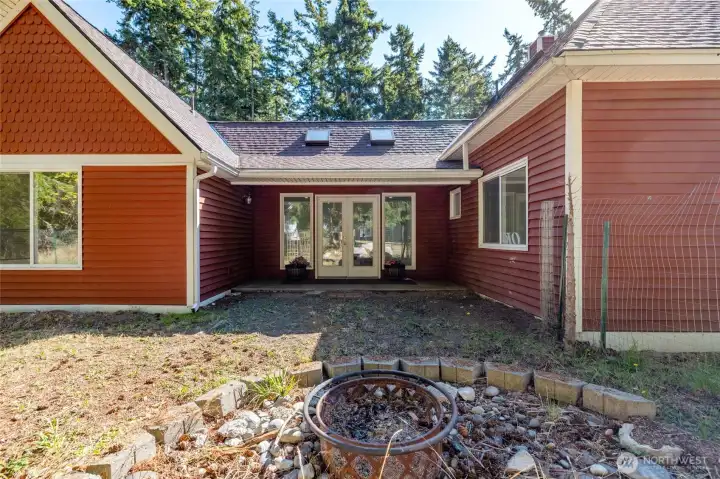Private firepit and garden area