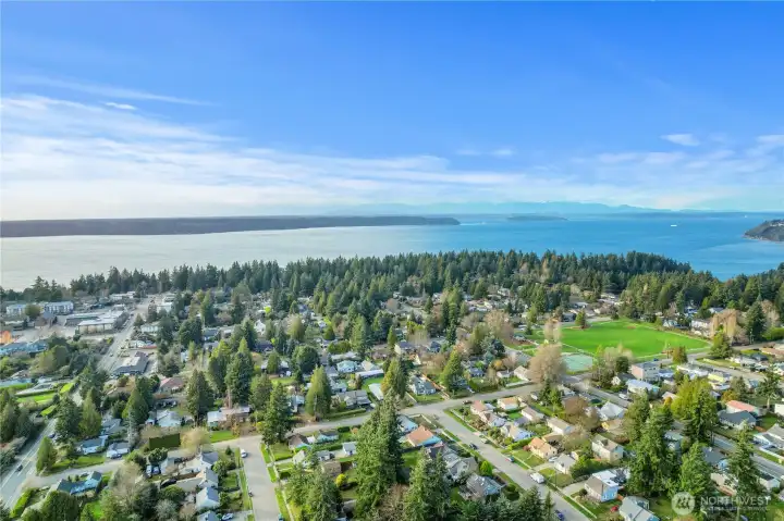 Close to the Airport, Lake Burien and Shopping