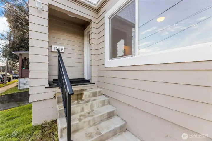 Covered entry - Ideal for the Pacific Northwest