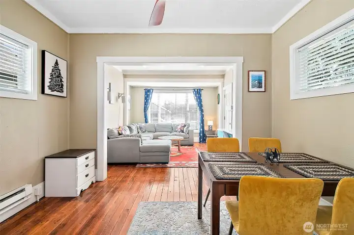 Great flow! Lots of natural light! Beautiful hardwood floors!