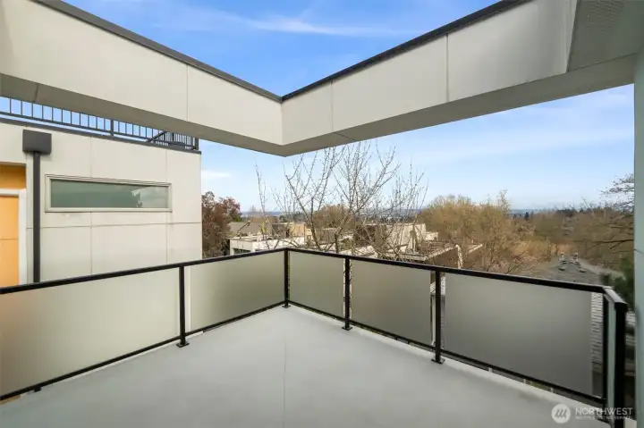 View stretches from Mt Baker to Mt Rainier