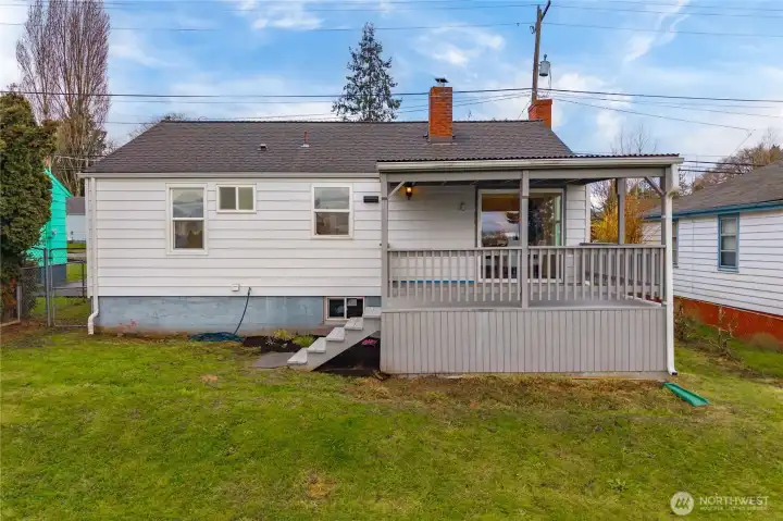 Notice the large covered back deck.