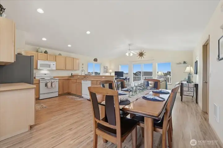 You will love this "great" room that gives you a birds eye view~no one will be looking in except the birds!