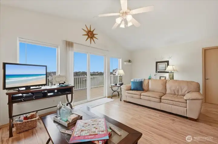 Play games and enjoy the beach just 8 minutes away!